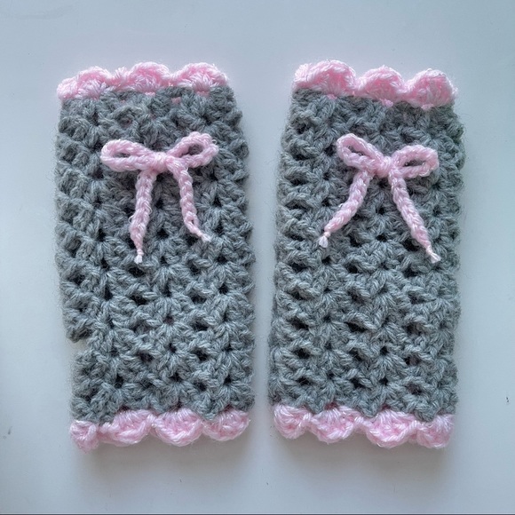 Crochet “hand teddies” hand warmers - Picture 2 of 2